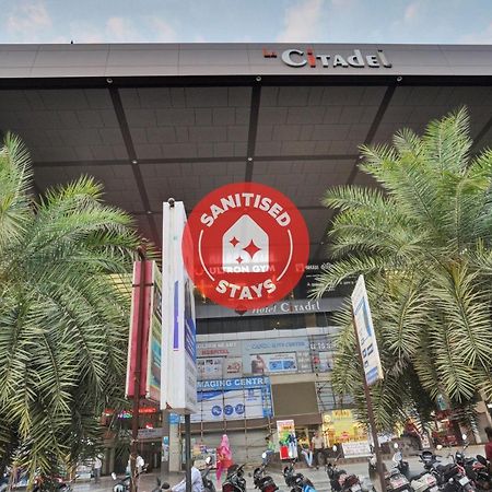 Super Oyo Townhouse 639 Hotel Citadel 2 Surat Eksteriør bilde
