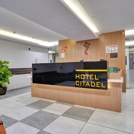 Super Oyo Townhouse 639 Hotel Citadel 2 Surat Eksteriør bilde